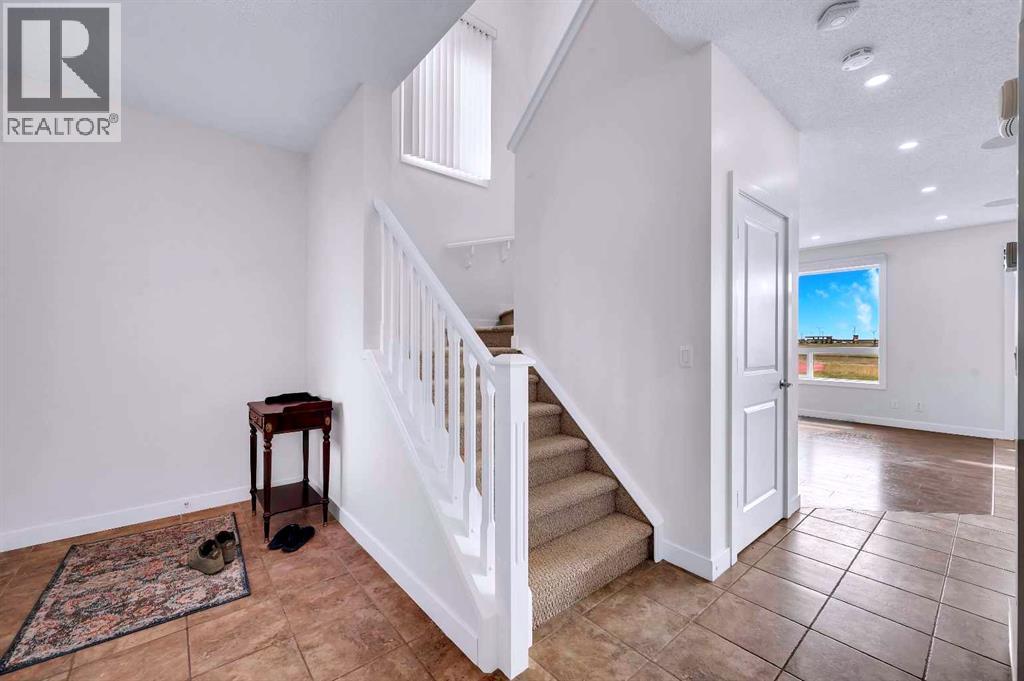 116 Skyview Shores Manor Ne, Calgary, Alberta  T3N 0E8 - Photo 4 - A2258998