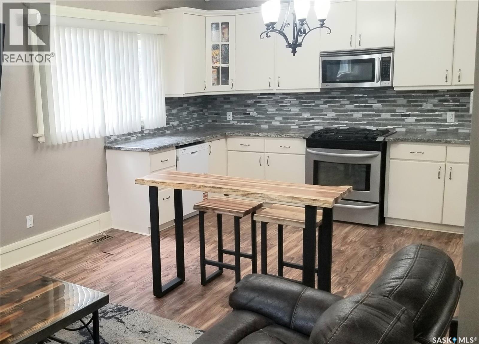1422 Cameron Street, Regina, Saskatchewan  S4T 2T4 - Photo 2 - SK020240