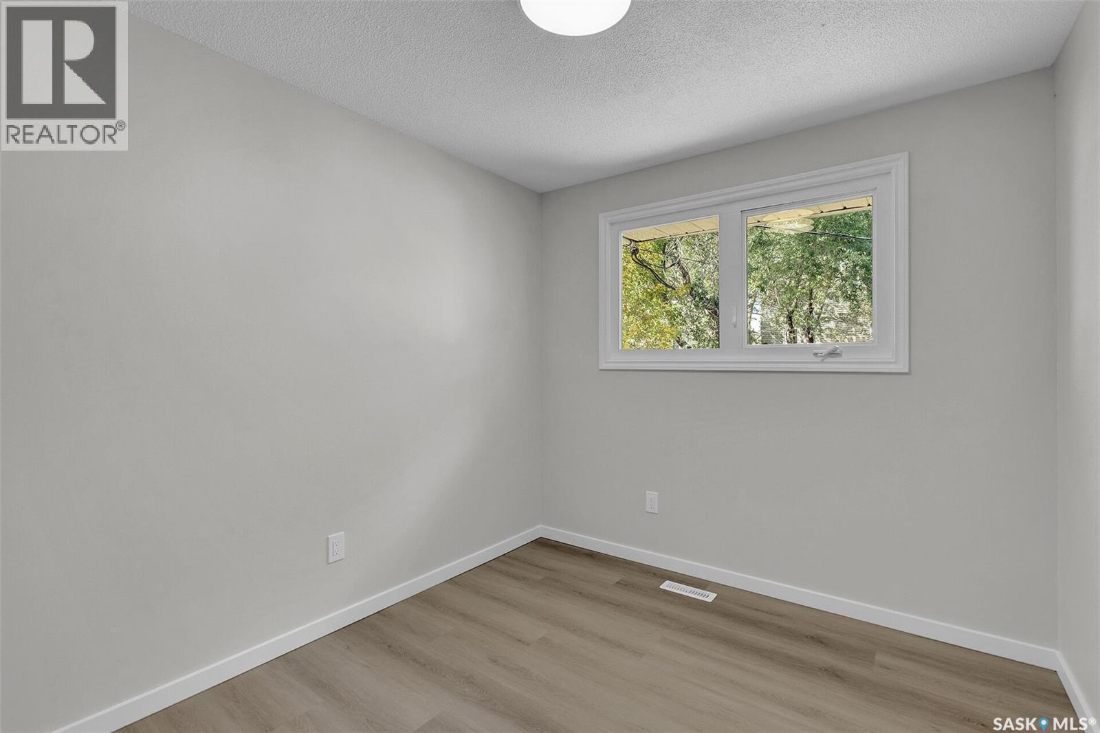 3356 Grant Road, Regina, Saskatchewan  S4S 5H5 - Photo 13 - SK020195