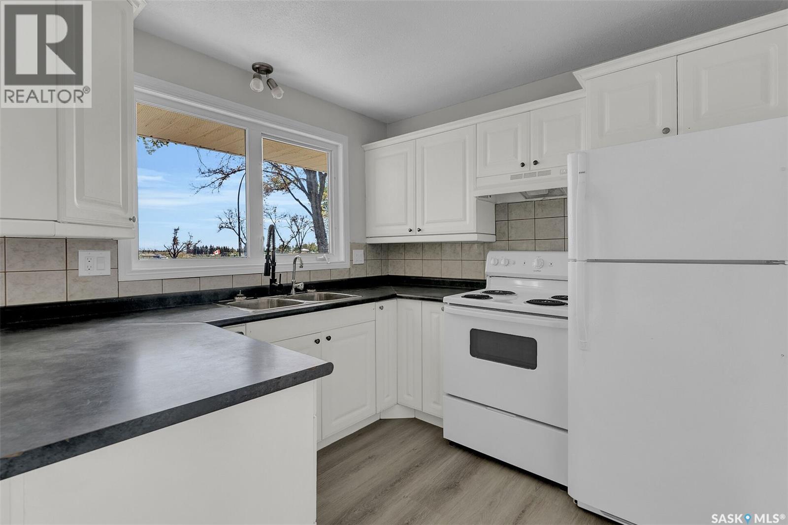 3356 Grant Road, Regina, Saskatchewan  S4S 5H5 - Photo 5 - SK020195