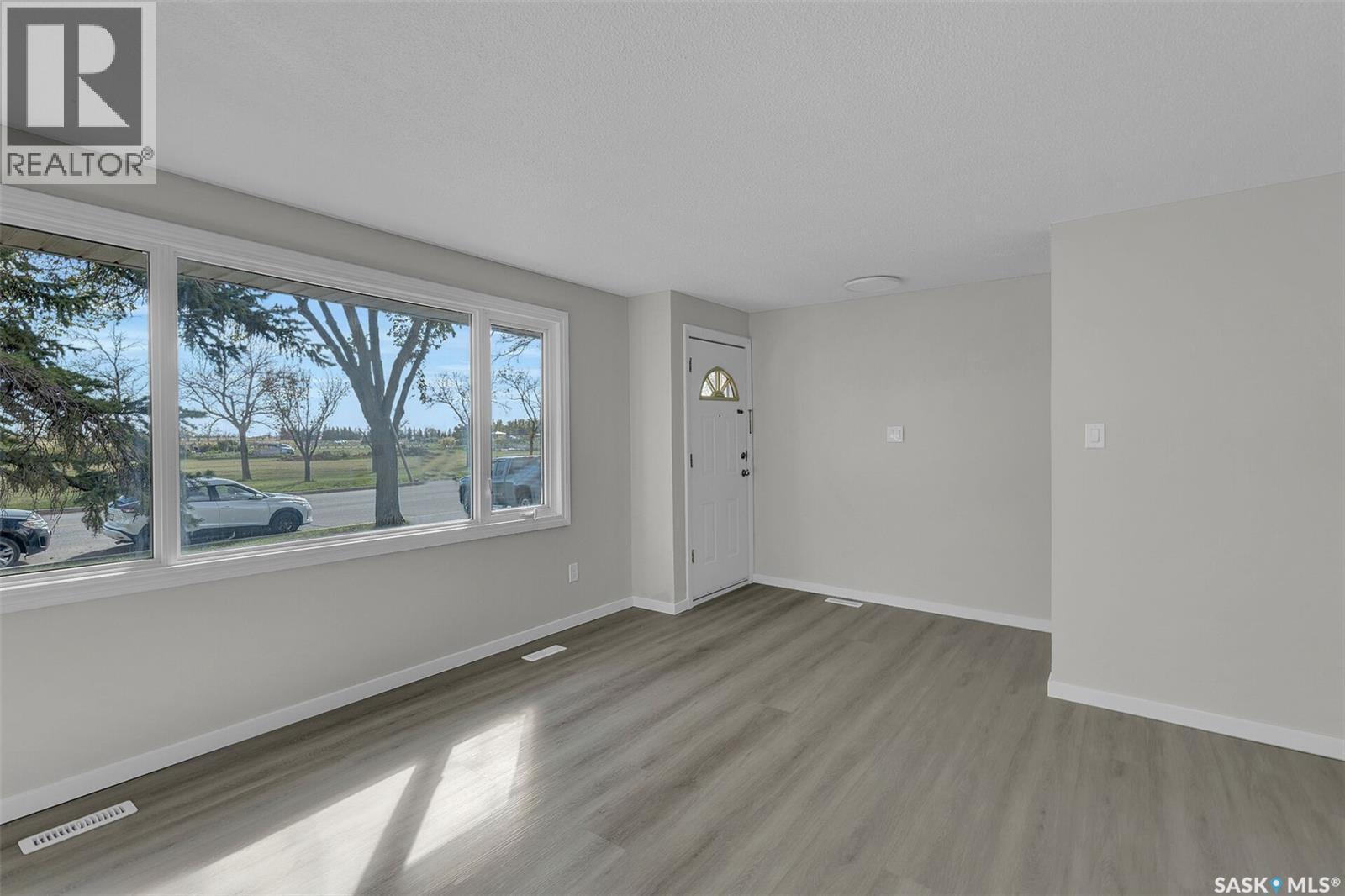 3356 Grant Road, Regina, Saskatchewan  S4S 5H5 - Photo 7 - SK020195
