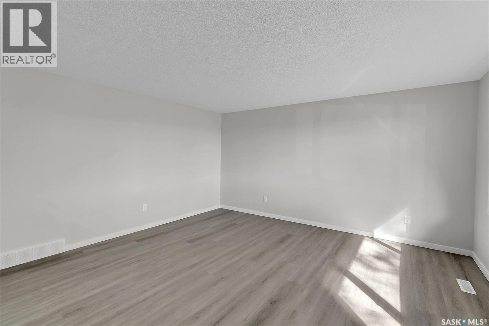 3356 Grant Road, Regina, Saskatchewan  S4S 5H5 - Photo 8 - SK020195