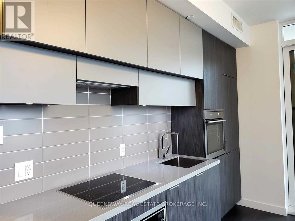 1005 - 8 Eglinton Avenue E, Toronto, Ontario  M4P 0C1 - Photo 4 - C12448328