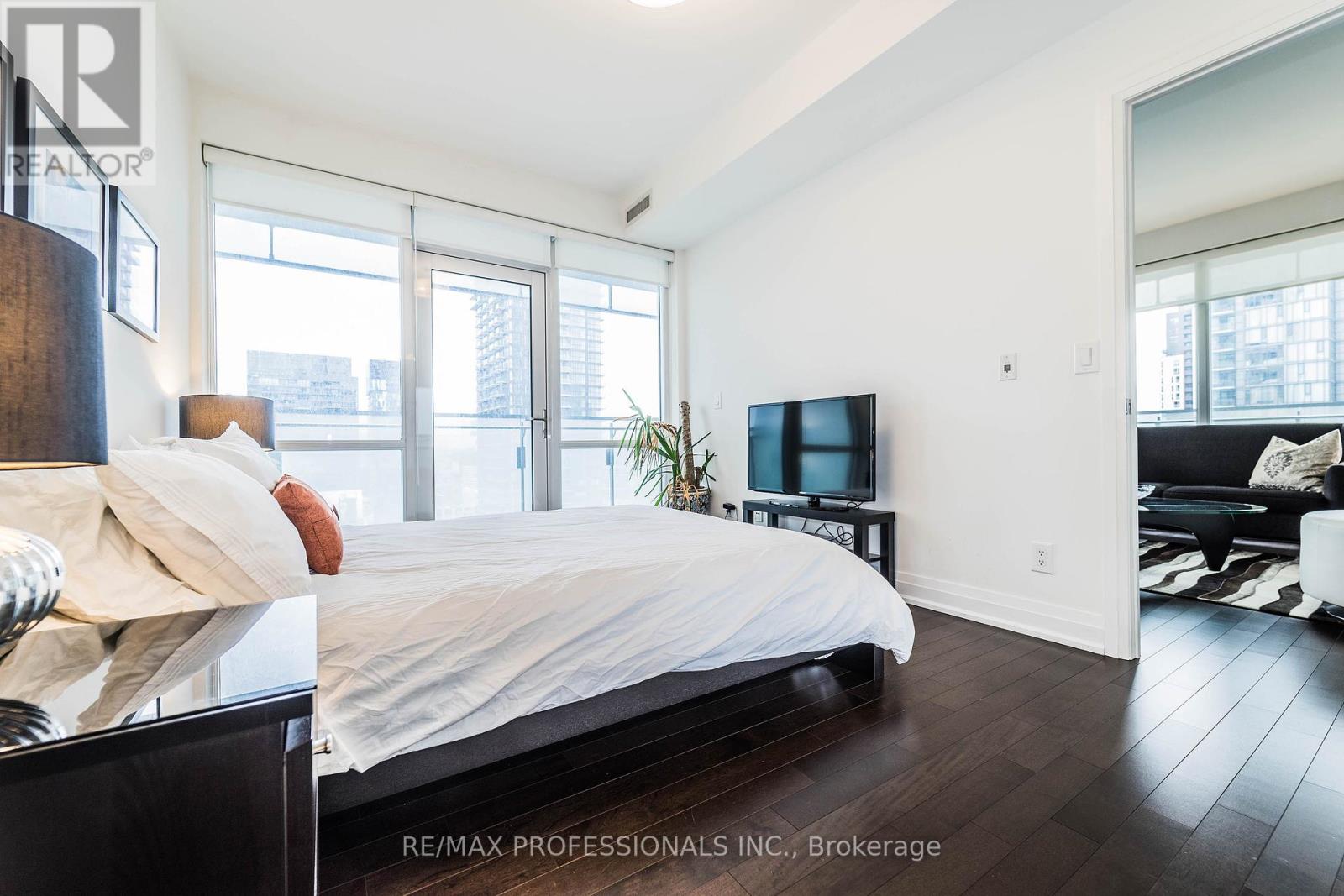 2606 - 80 John Street, Toronto, Ontario  M5V 3X4 - Photo 11 - C12448335