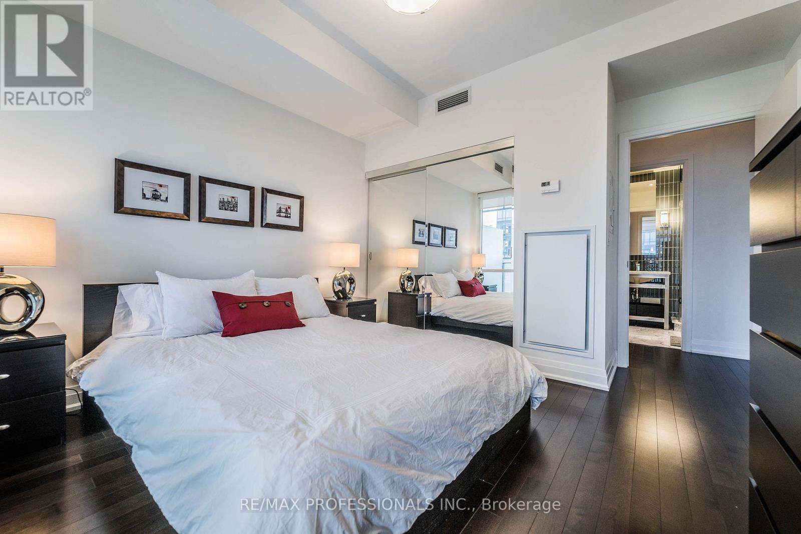 2606 - 80 John Street, Toronto, Ontario  M5V 3X4 - Photo 14 - C12448335