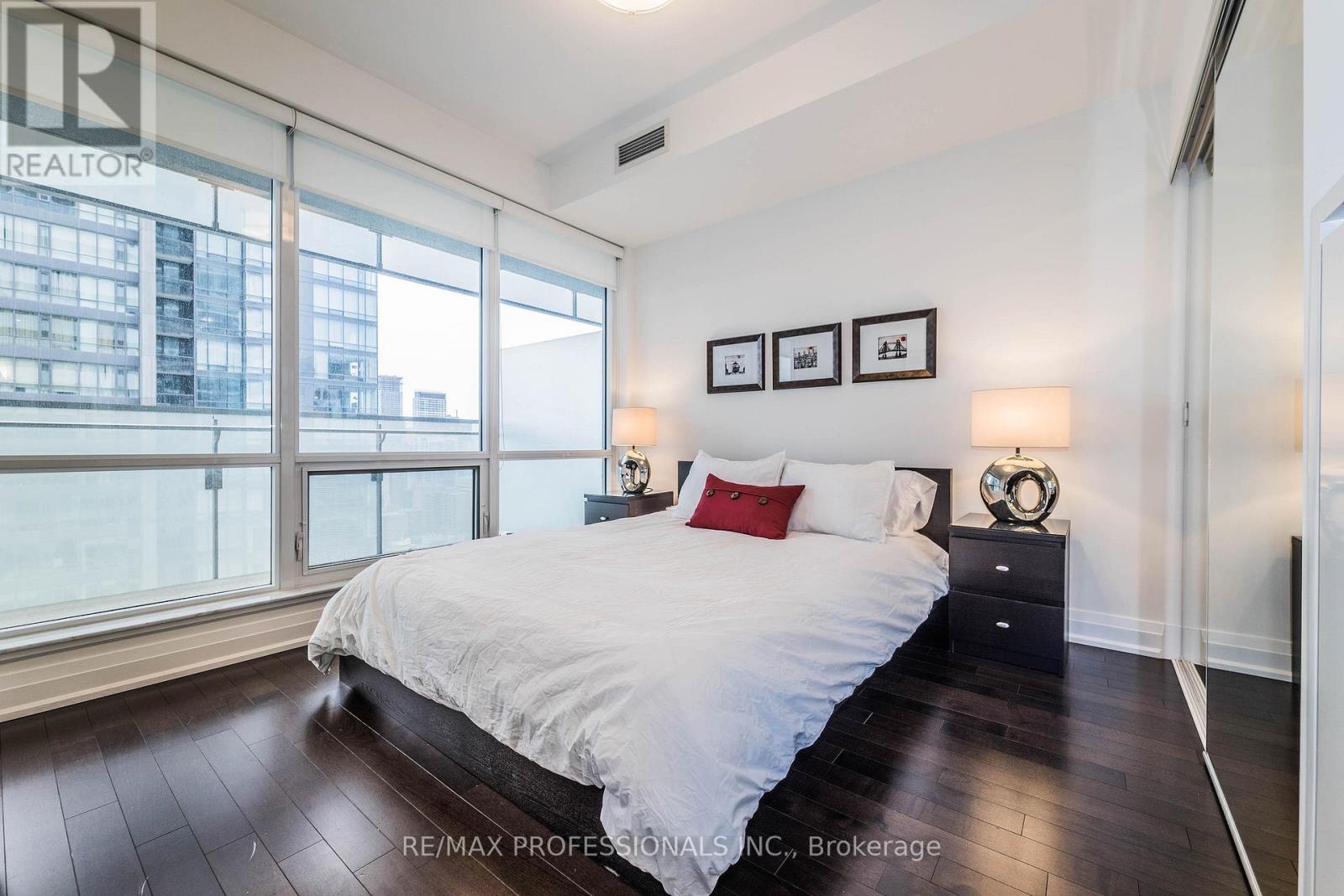 2606 - 80 John Street, Toronto, Ontario  M5V 3X4 - Photo 15 - C12448335