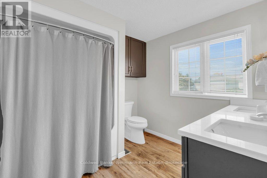 71 Waxwing Crescent, Guelph, Ontario  N1C 1E3 - Photo 26 - X12409386