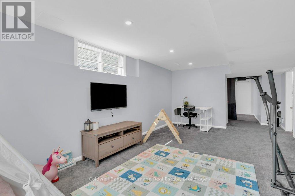 71 Waxwing Crescent, Guelph, Ontario  N1C 1E3 - Photo 30 - X12409386