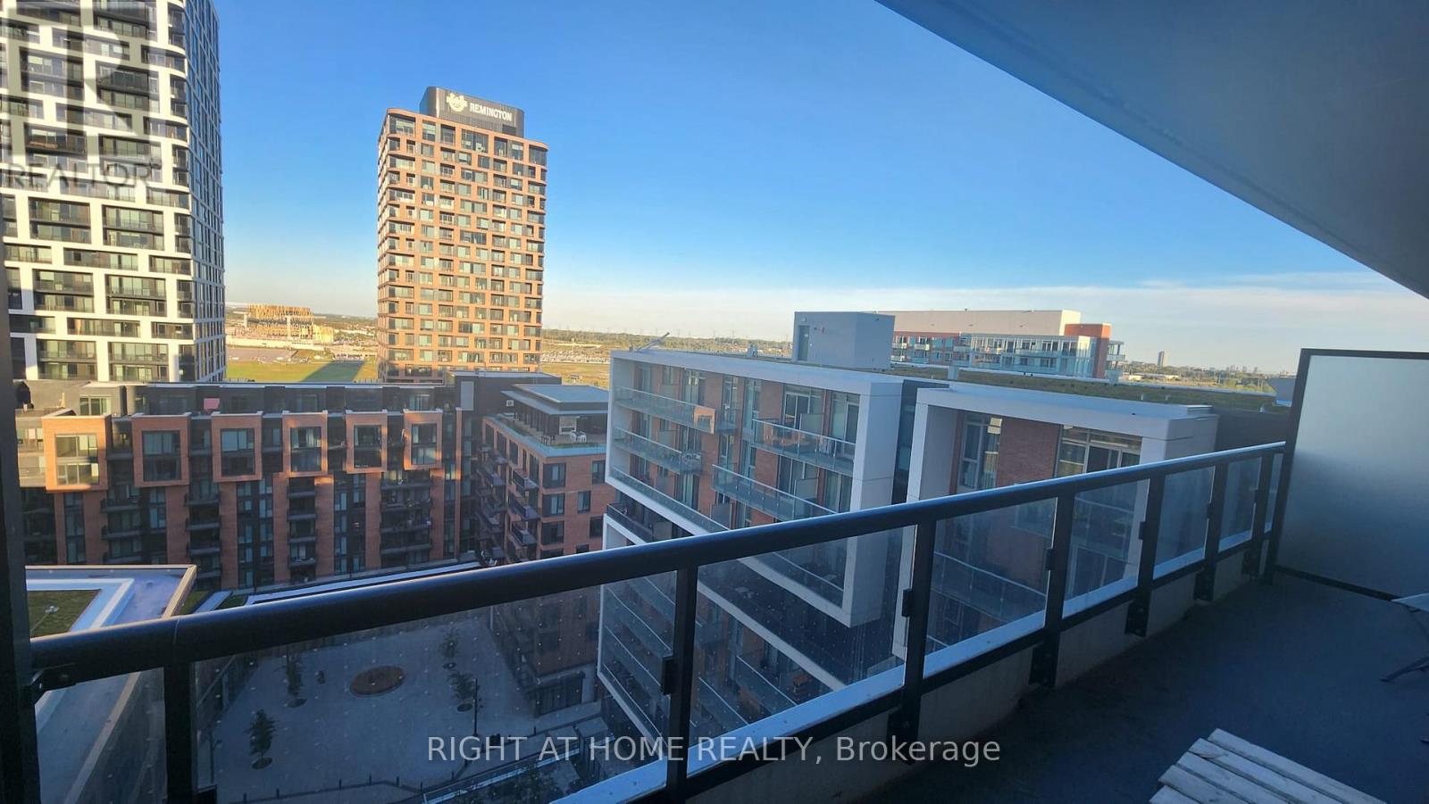 1502 - 8119 Birchmount Road, Markham, Ontario  L6G 0H5 - Photo 2 - N12448315