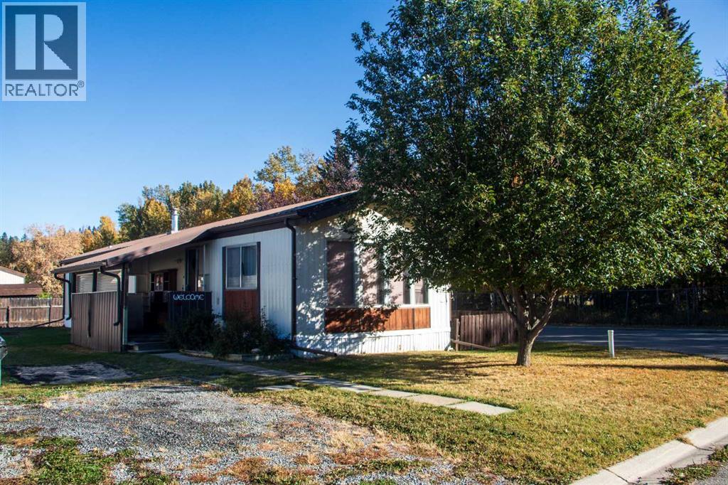 320 4 Street Nw, Sundre, Alberta  T0M 1X0 - Photo 2 - A2258880