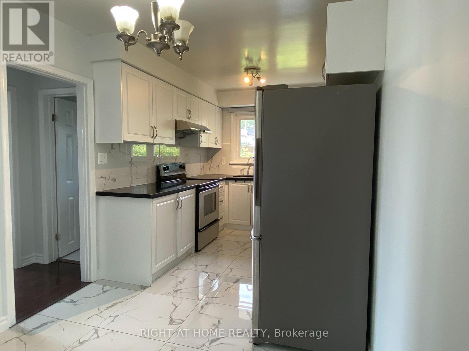 244 Weighton Drive, Oakville, Ontario  L6K 2R1 - Photo 12 - W12448317