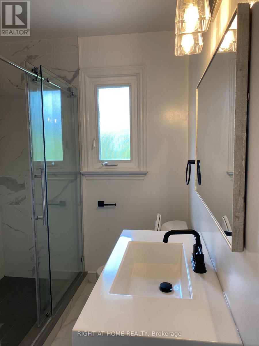 244 Weighton Drive, Oakville, Ontario  L6K 2R1 - Photo 13 - W12448317