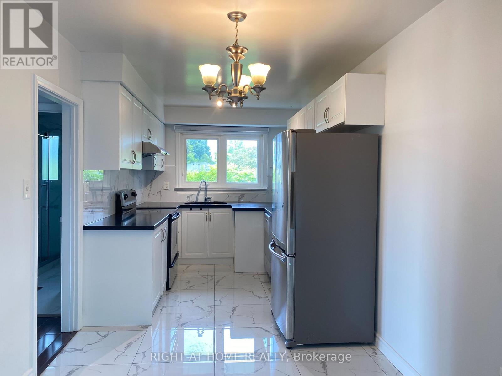 244 Weighton Drive, Oakville, Ontario  L6K 2R1 - Photo 16 - W12448317