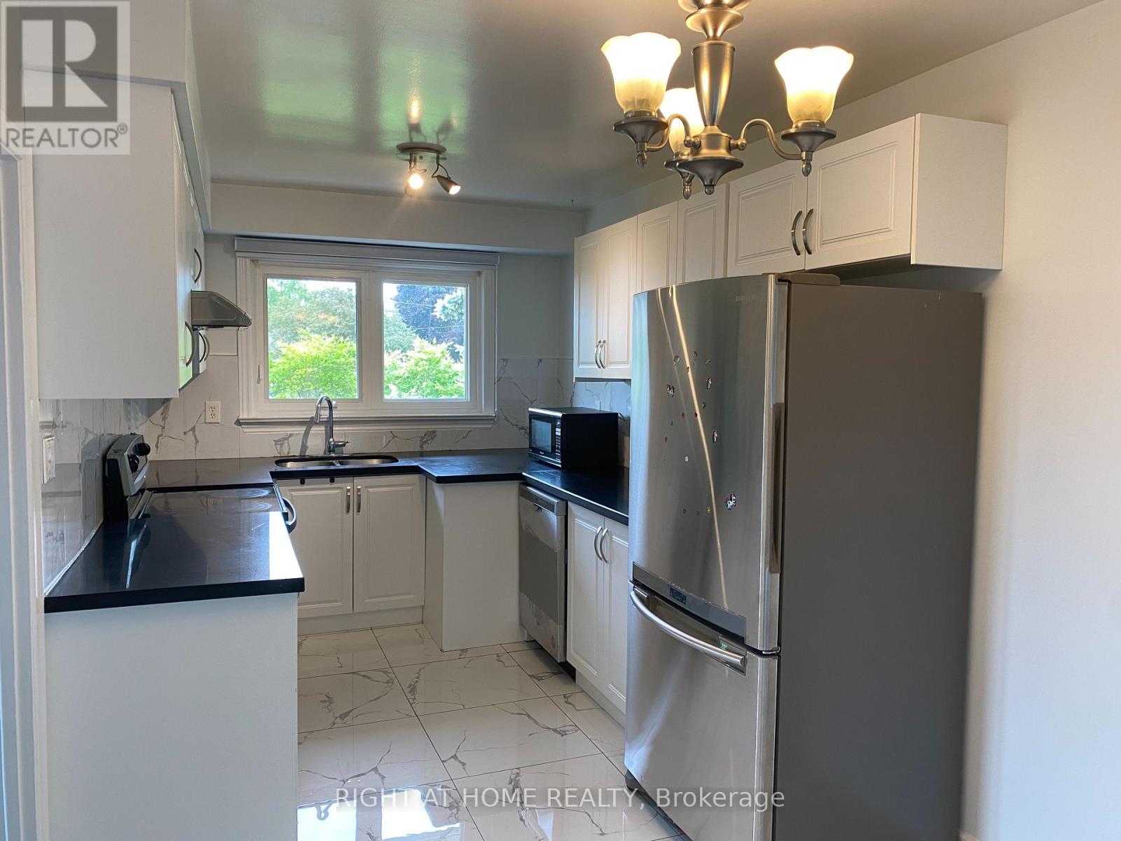 244 Weighton Drive, Oakville, Ontario  L6K 2R1 - Photo 17 - W12448317