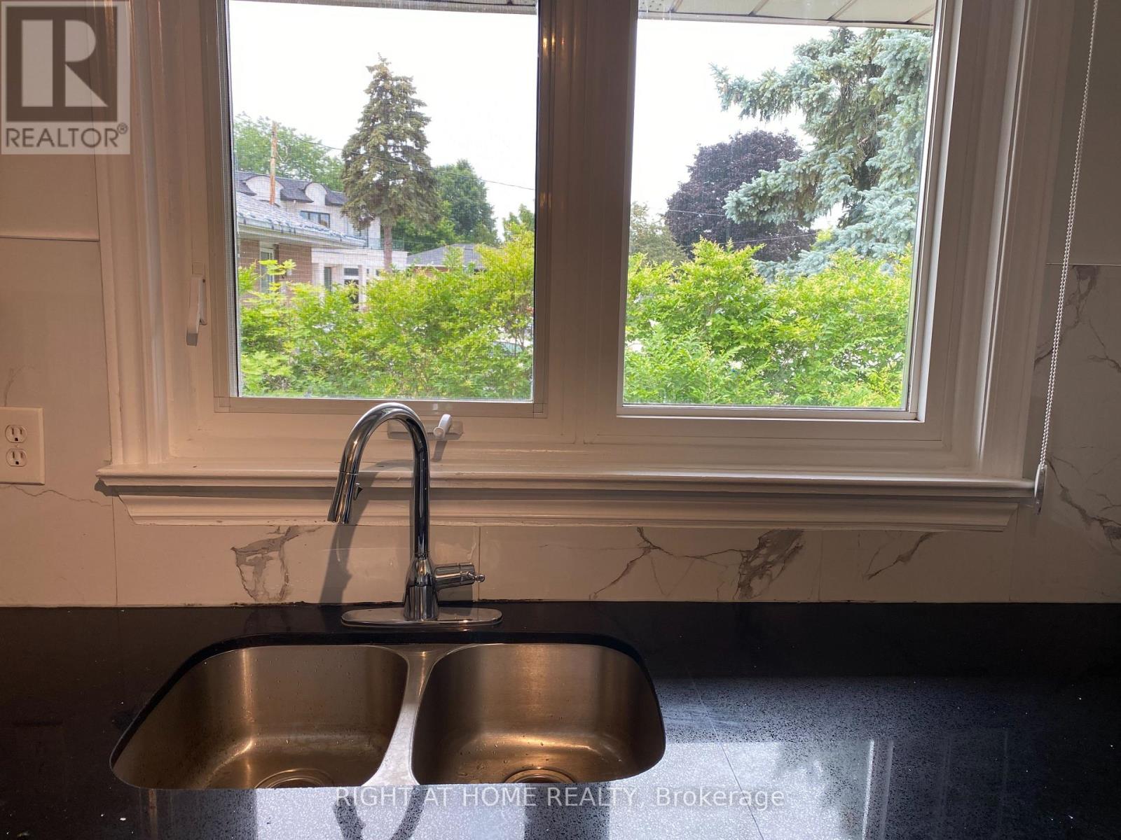 244 Weighton Drive, Oakville, Ontario  L6K 2R1 - Photo 18 - W12448317