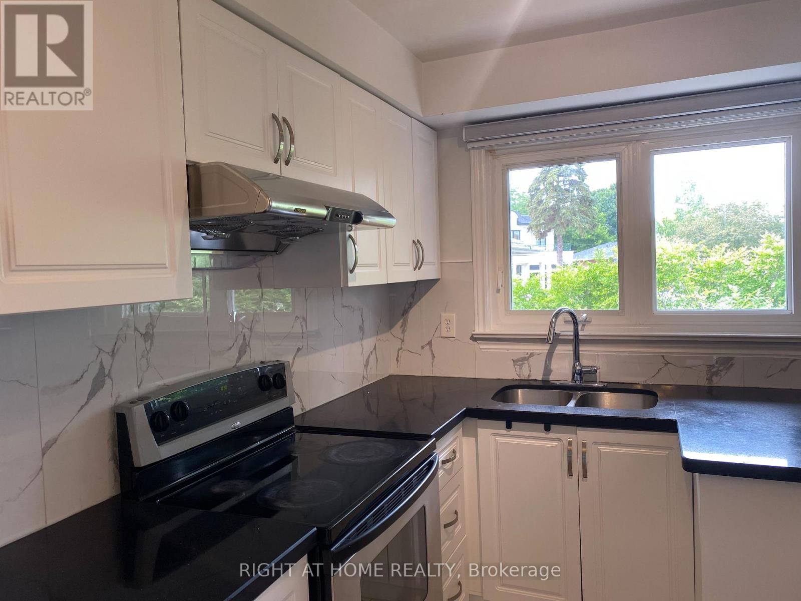 244 Weighton Drive, Oakville, Ontario  L6K 2R1 - Photo 19 - W12448317