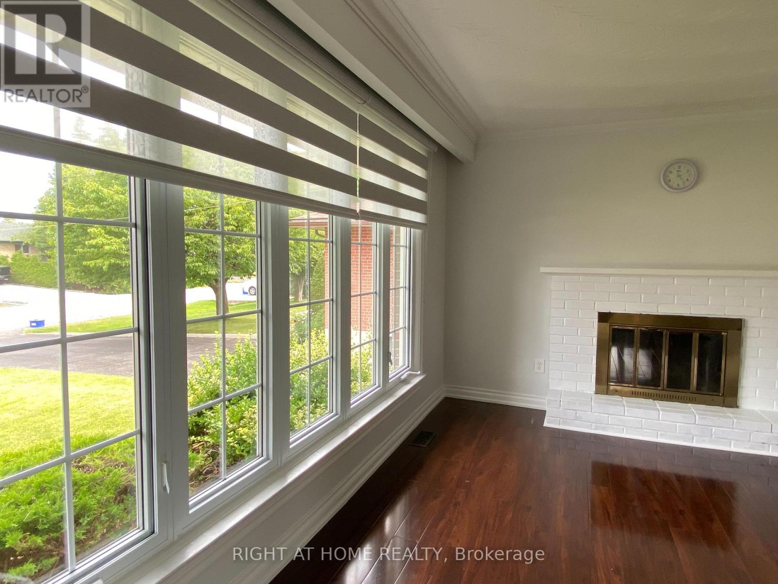 244 Weighton Drive, Oakville, Ontario  L6K 2R1 - Photo 4 - W12448317