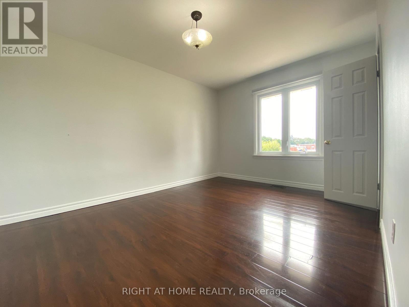 244 Weighton Drive, Oakville, Ontario  L6K 2R1 - Photo 5 - W12448317