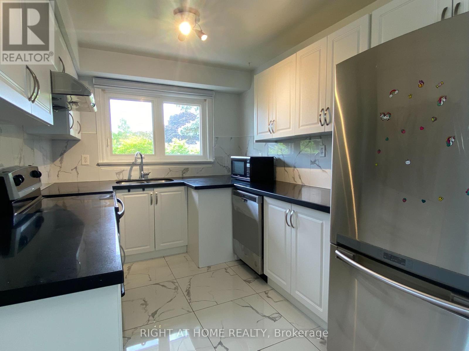 244 Weighton Drive, Oakville, Ontario  L6K 2R1 - Photo 7 - W12448317