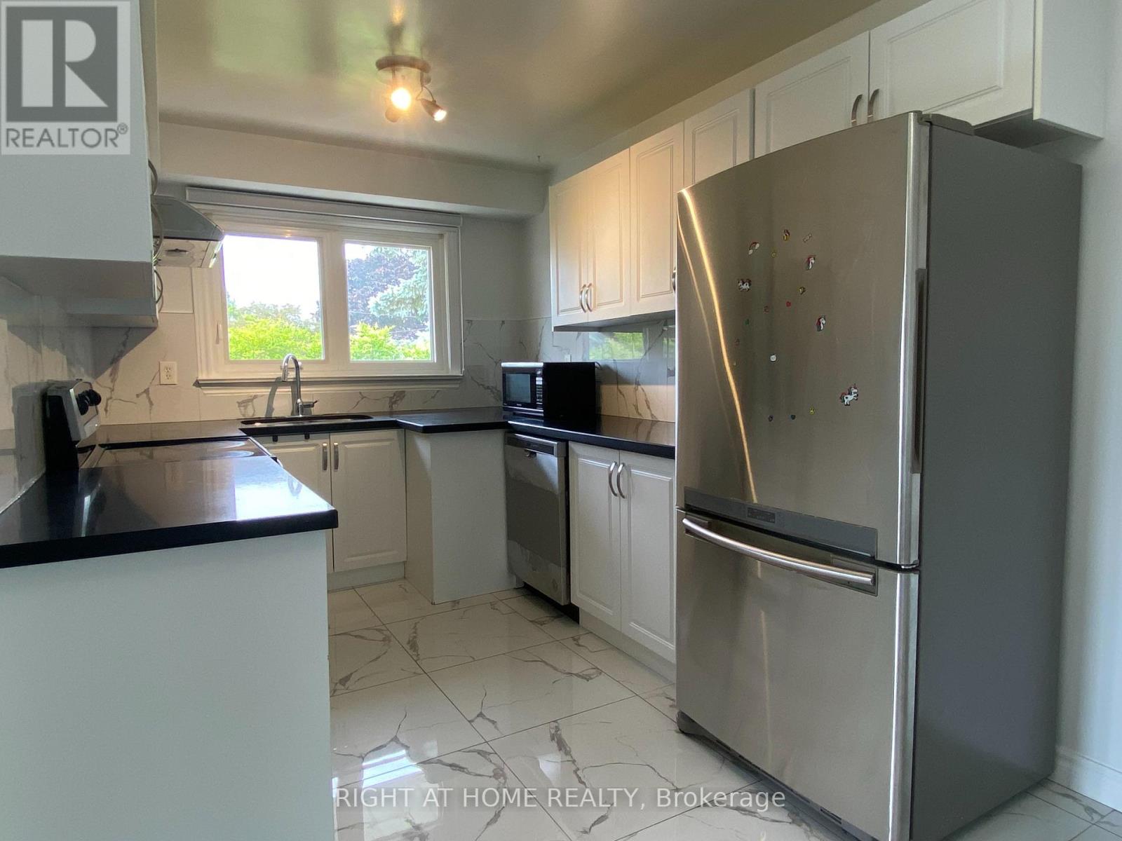 244 Weighton Drive, Oakville, Ontario  L6K 2R1 - Photo 9 - W12448317