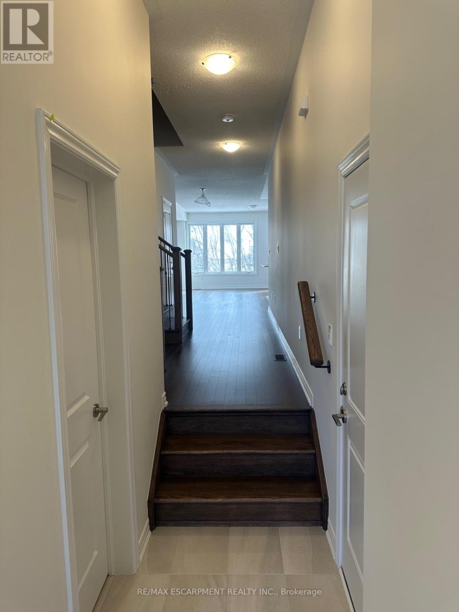 583 Celandine Terrace, Milton, Ontario  L9T 2X5 - Photo 2 - W12448326