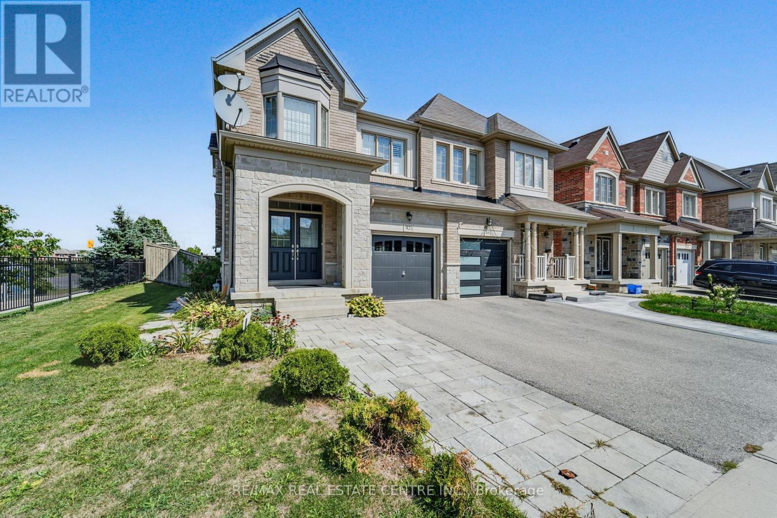 42 Andretti Crescent, Brampton (Credit Valley), Ontario  L6X 5G6 - Photo 1 - W12448330