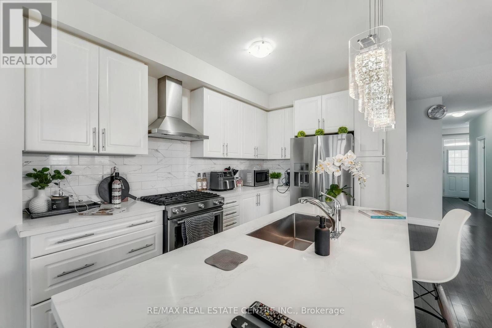 42 Andretti Crescent, Brampton (Credit Valley), Ontario  L6X 5G6 - Photo 10 - W12448330