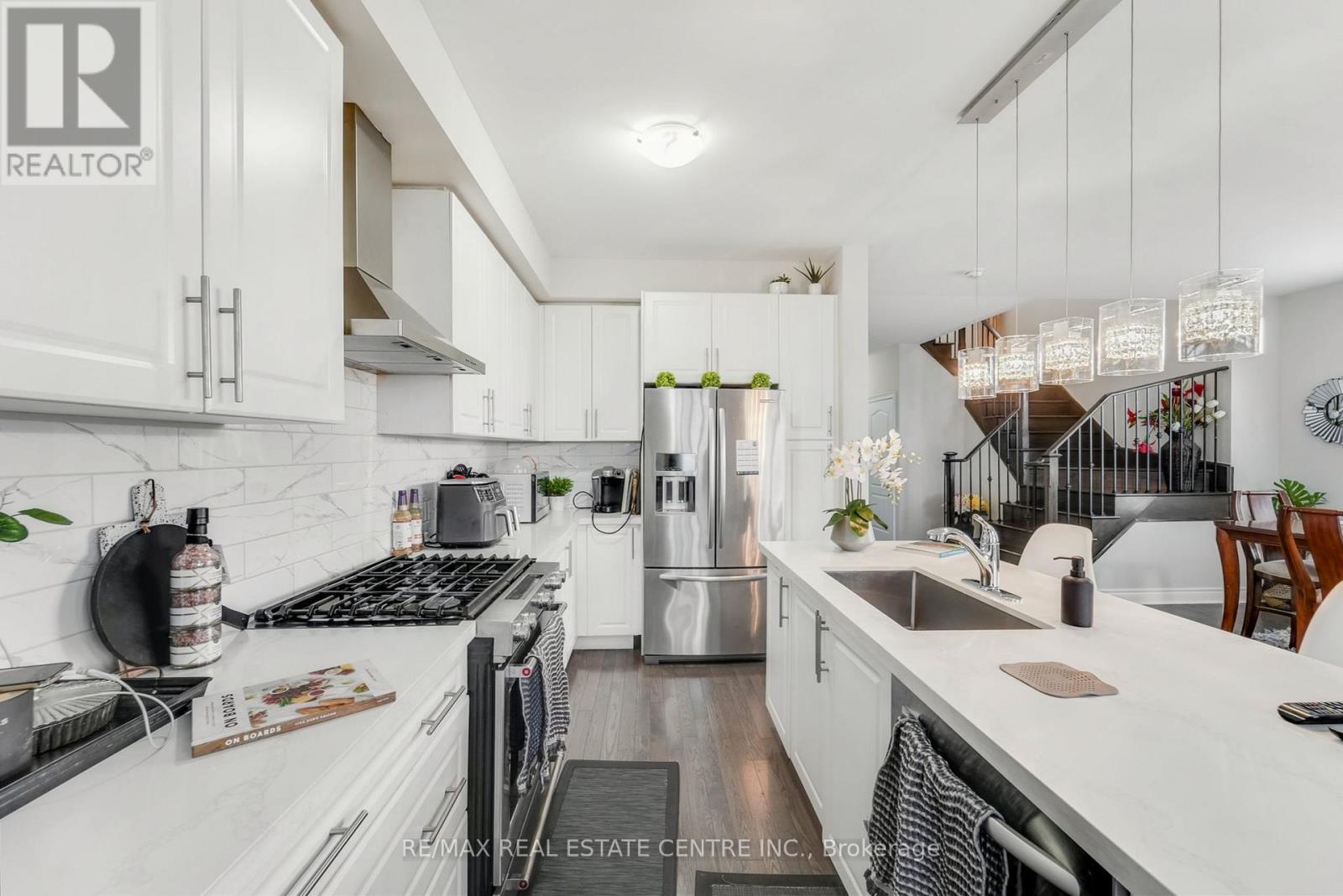 42 Andretti Crescent, Brampton (Credit Valley), Ontario  L6X 5G6 - Photo 11 - W12448330
