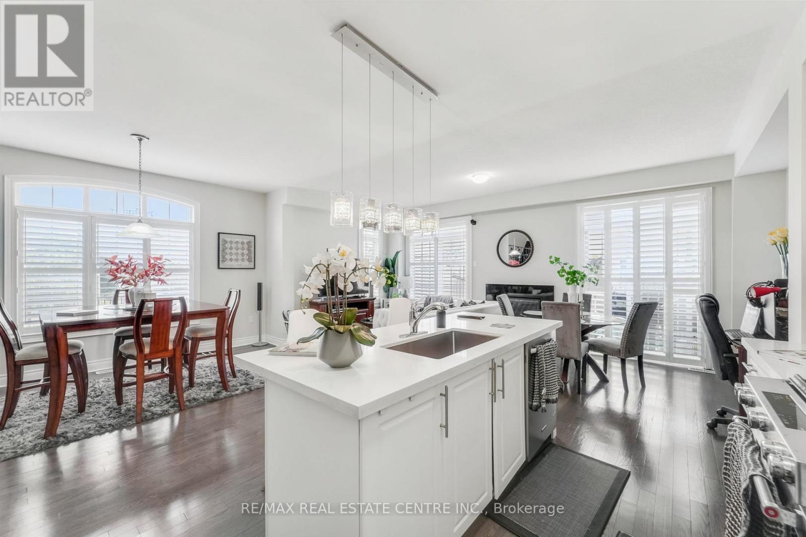 42 Andretti Crescent, Brampton (Credit Valley), Ontario  L6X 5G6 - Photo 6 - W12448330