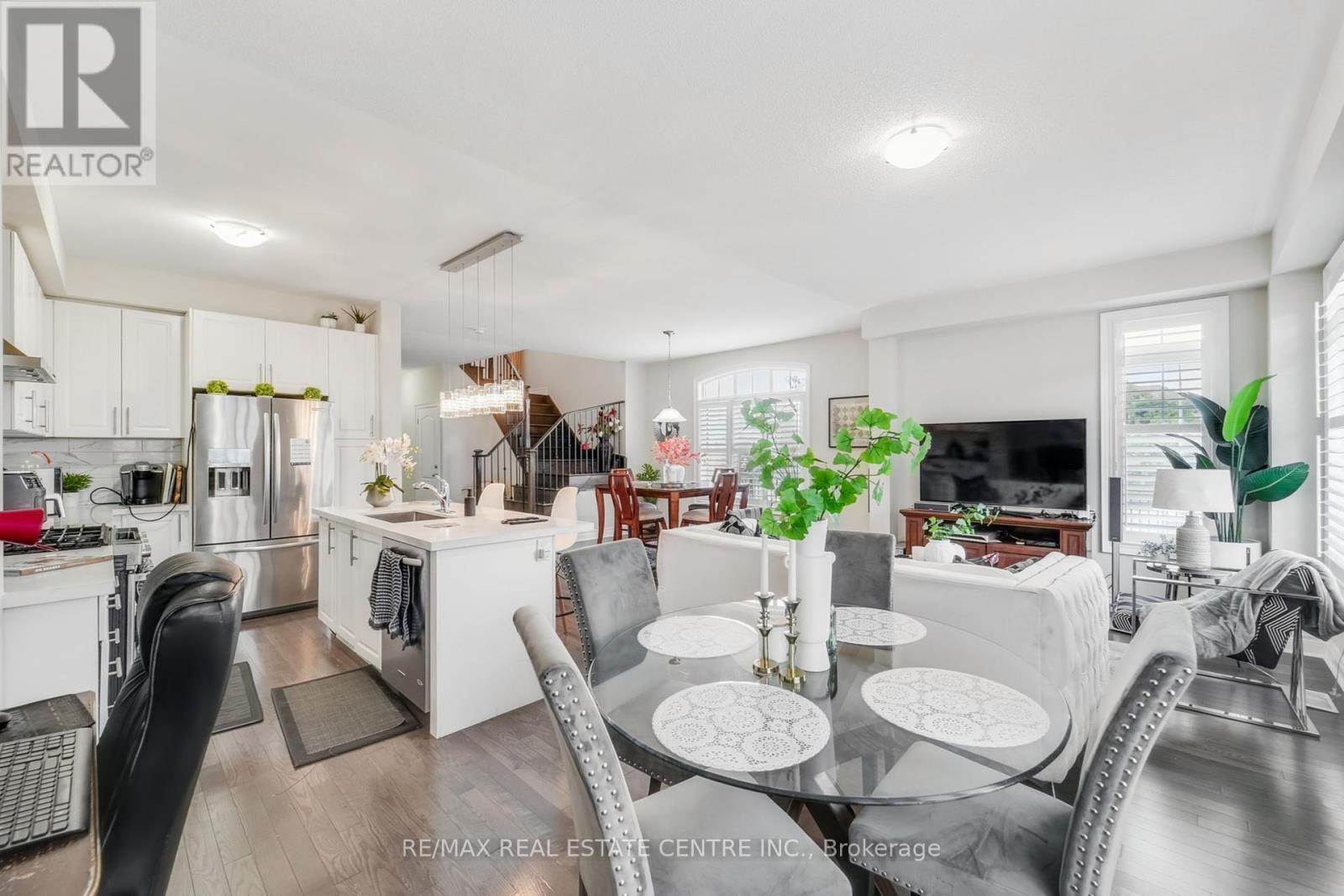 42 Andretti Crescent, Brampton (Credit Valley), Ontario  L6X 5G6 - Photo 7 - W12448330