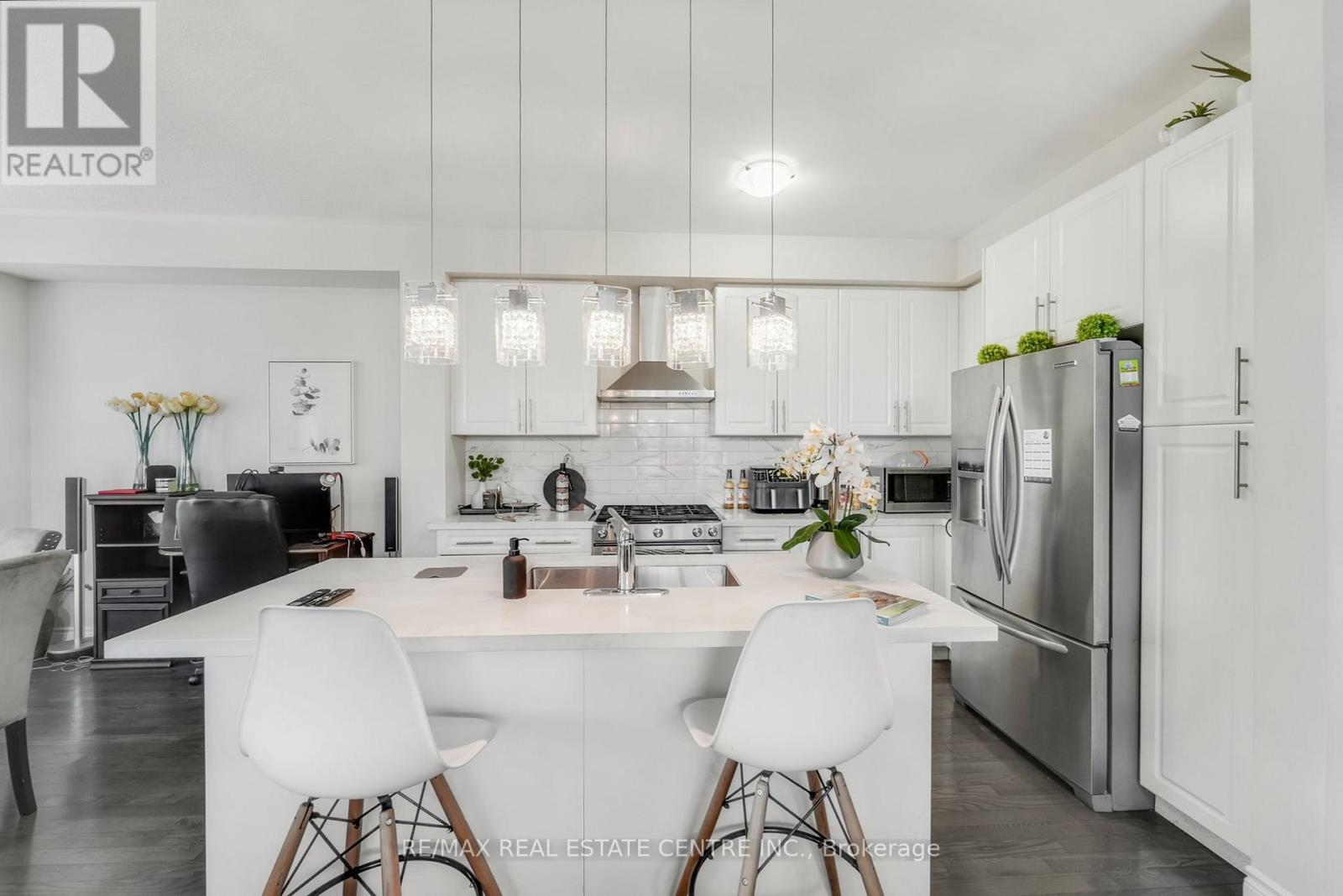 42 Andretti Crescent, Brampton (Credit Valley), Ontario  L6X 5G6 - Photo 8 - W12448330