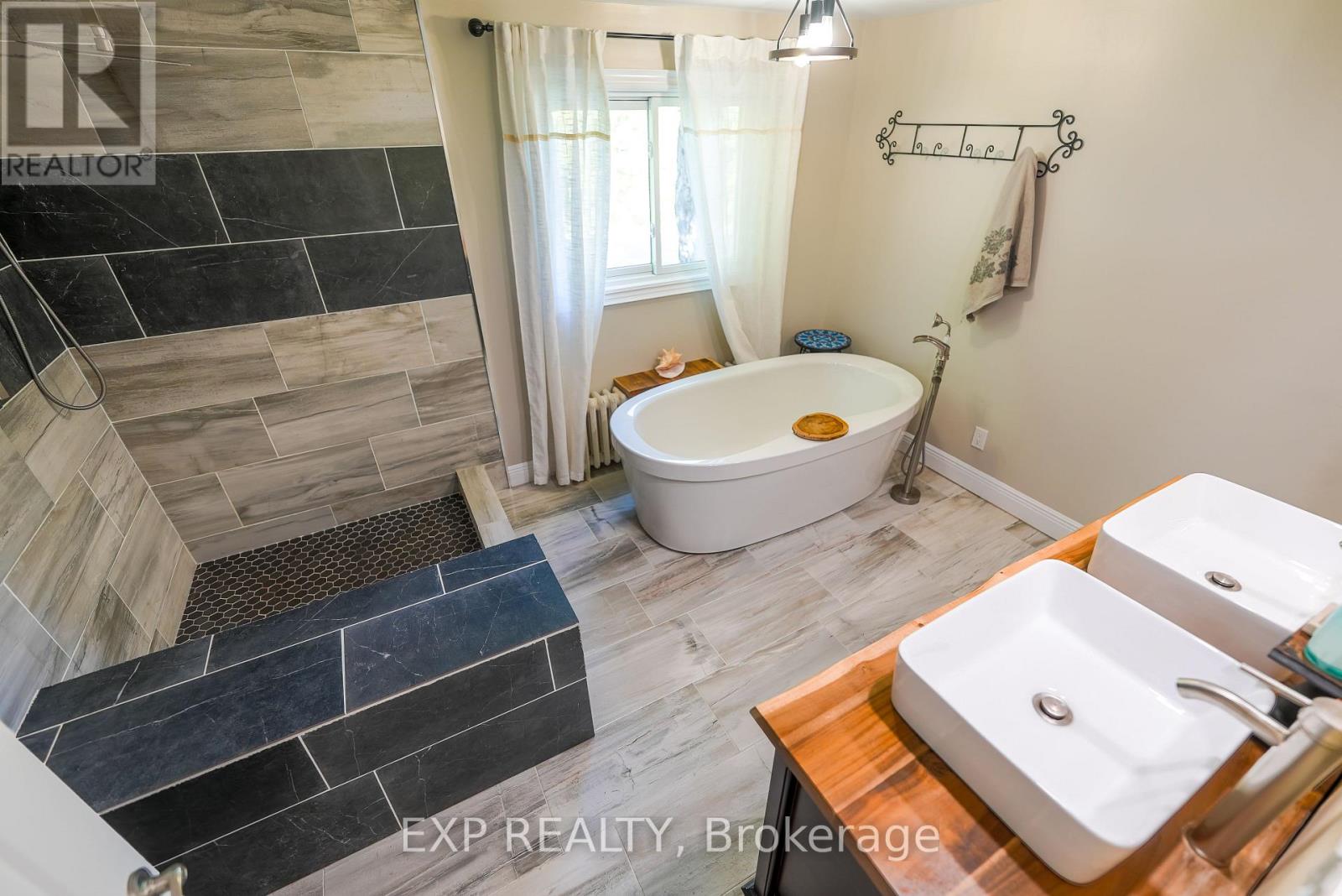 940 Hutchinson Road, Haldimand (Dunnville), Ontario  N0A 1K0 - Photo 19 - X12448314