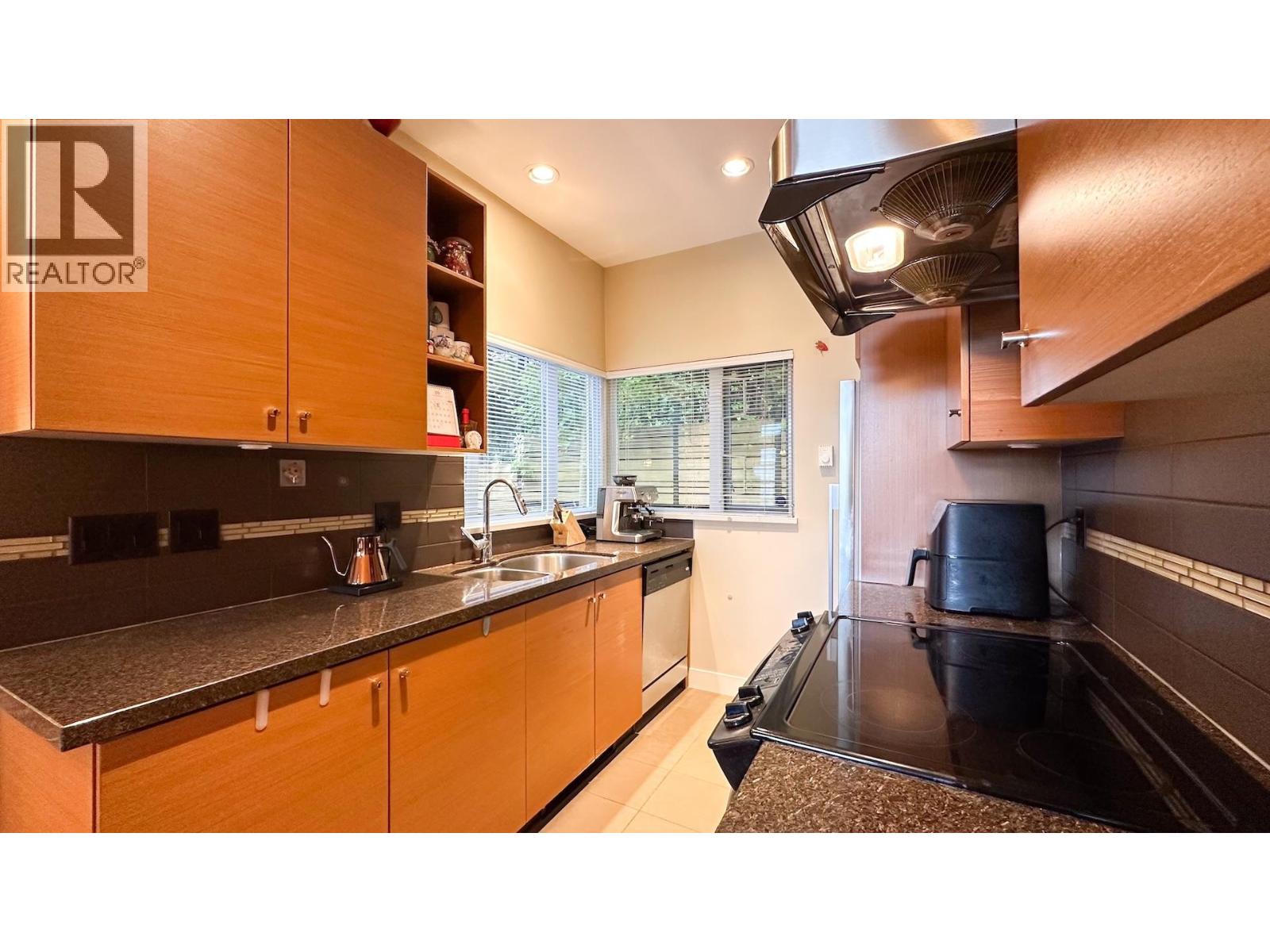 22 3788 Laurel Street, Burnaby, British Columbia  V5G 1M7 - Photo 14 - R3056001