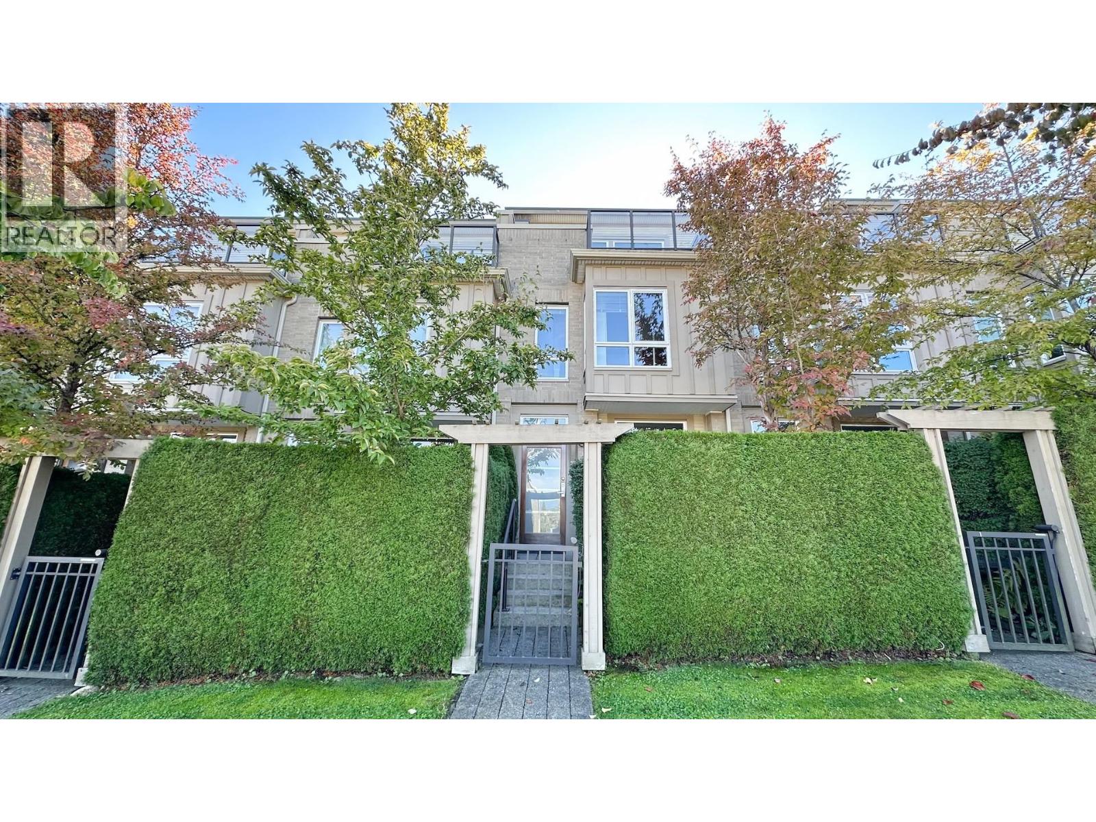 22 3788 Laurel Street, Burnaby, British Columbia  V5G 1M7 - Photo 2 - R3056001