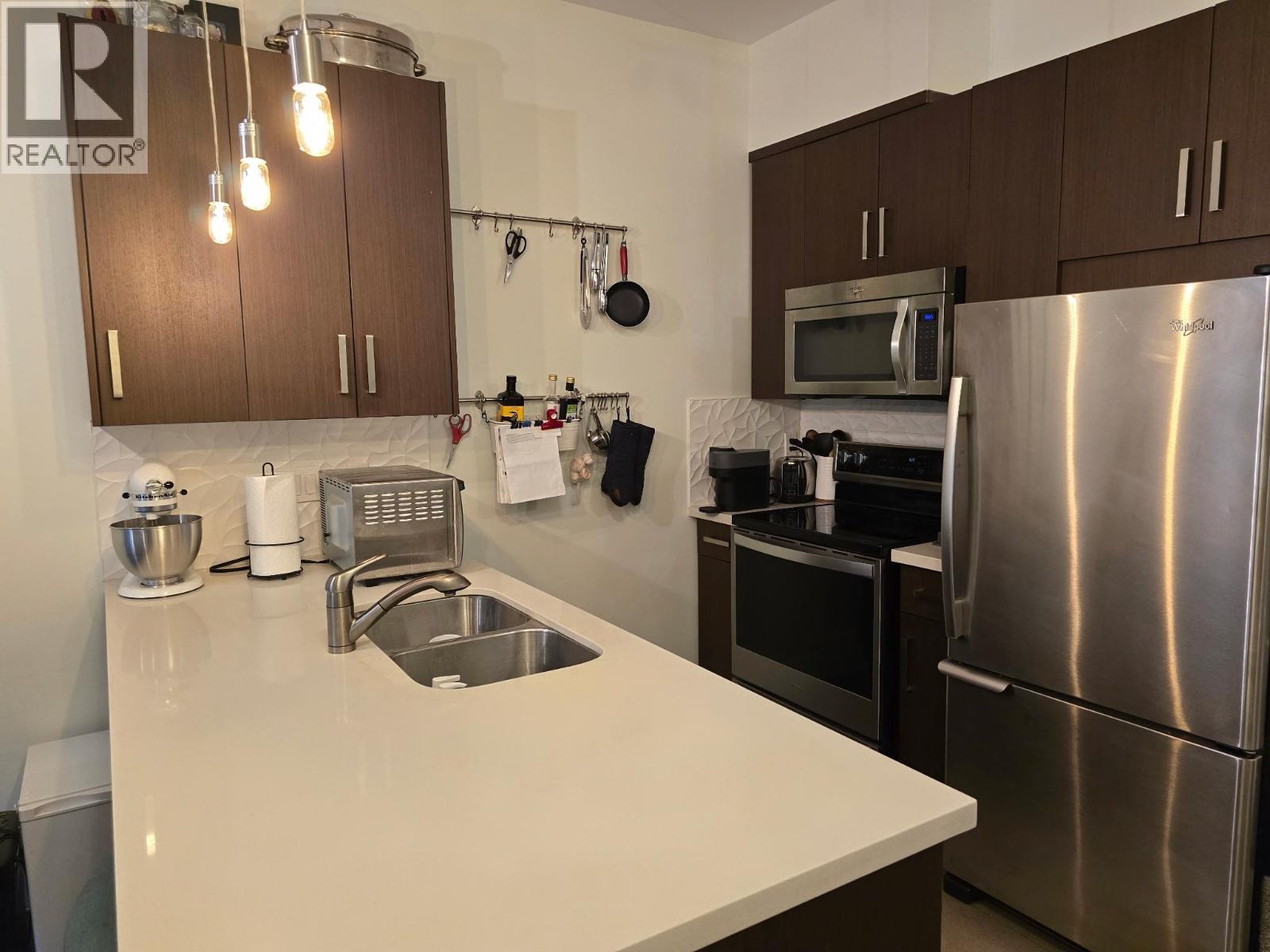 101 5288 Beresford, Burnaby, British Columbia  V5J 1H9 - Photo 2 - R3055989