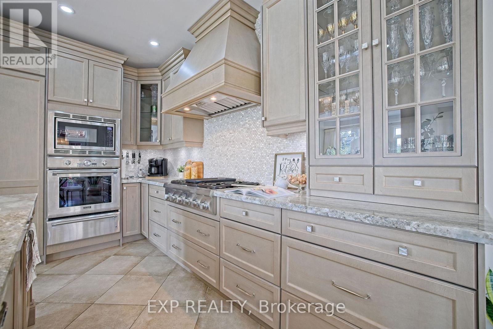 520 Dougall Avenue E, Caledon, Ontario  L7C 3Y8 - Photo 16 - W12423539