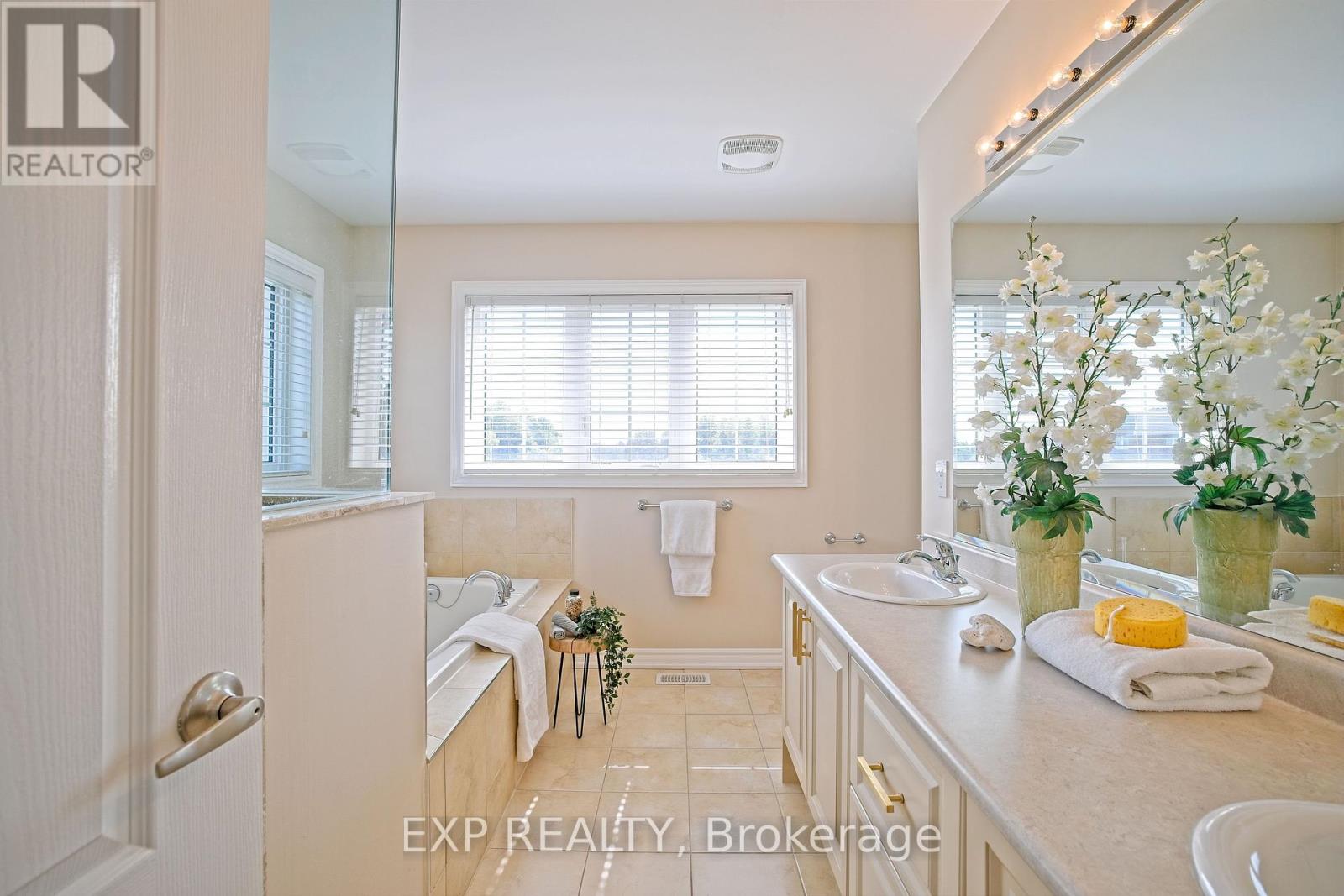 520 Dougall Avenue E, Caledon, Ontario  L7C 3Y8 - Photo 33 - W12423539