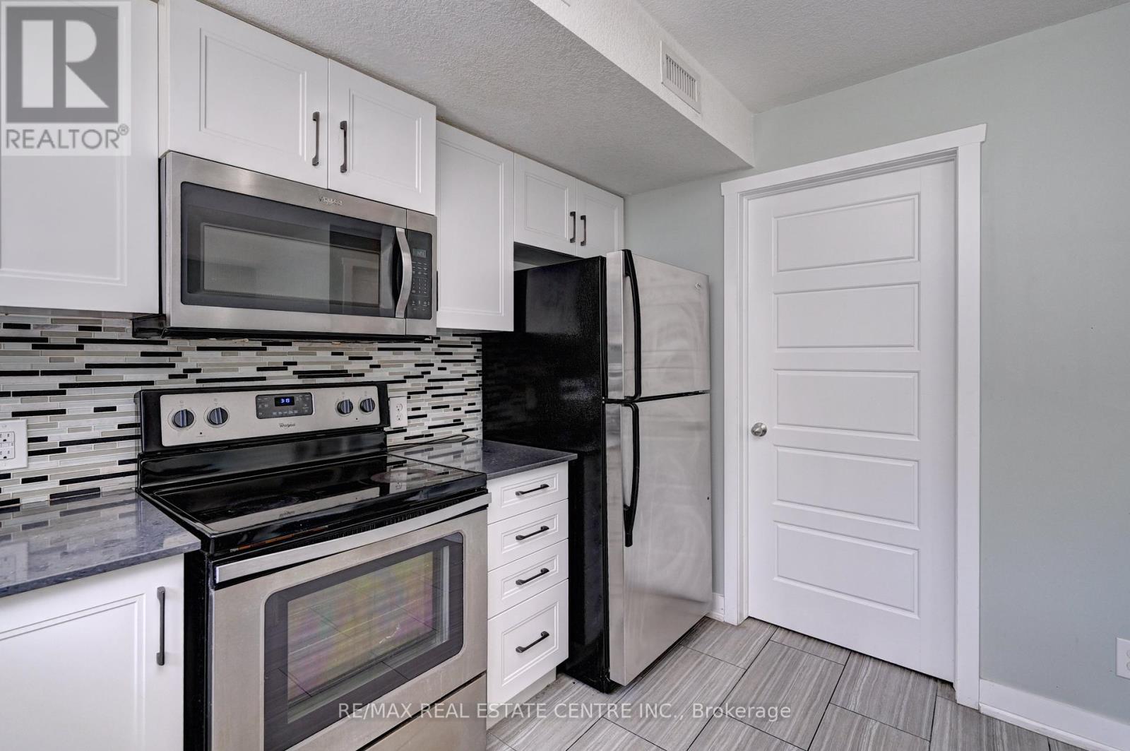 6 - 190 Century Hill Drive, Kitchener, Ontario  N2E 0G9 - Photo 13 - X12402871