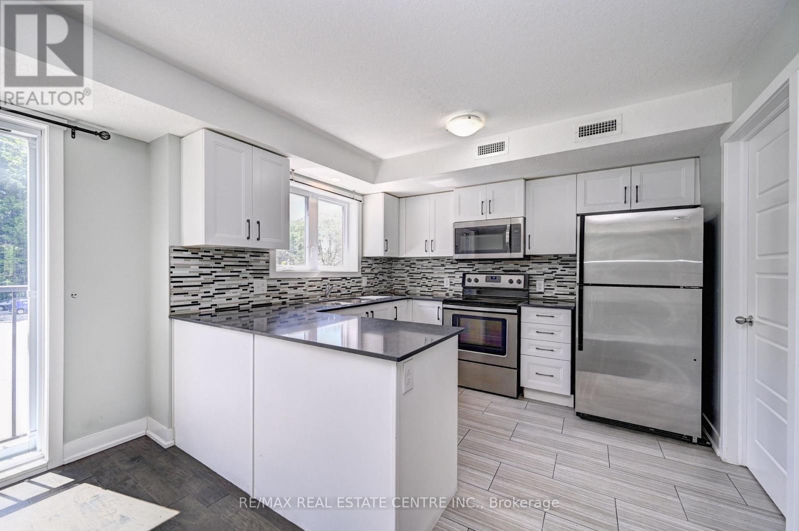 6 - 190 Century Hill Drive, Kitchener, Ontario  N2E 0G9 - Photo 14 - X12402871