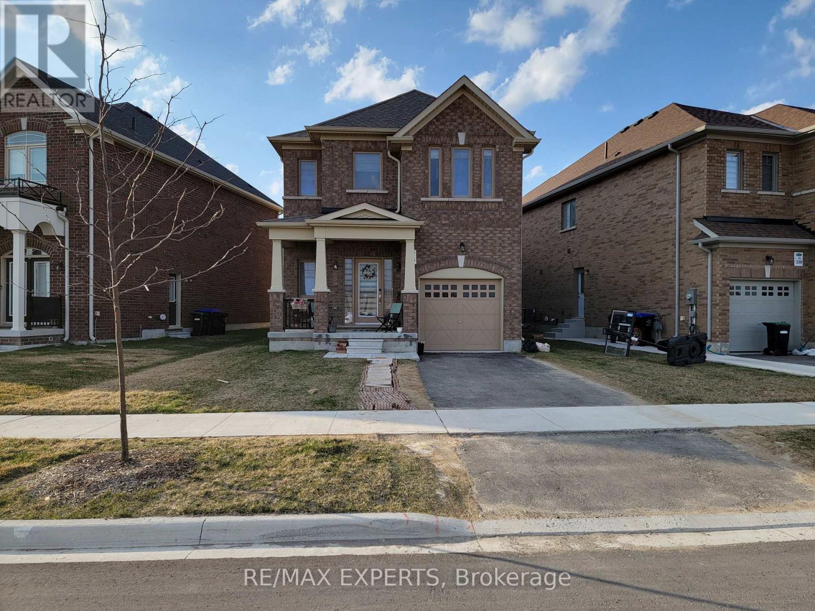 235 Heritage Street, Bradford West Gwillimbury (Bradford), Ontario  L3Z 4M6 - Photo 1 - N12448354