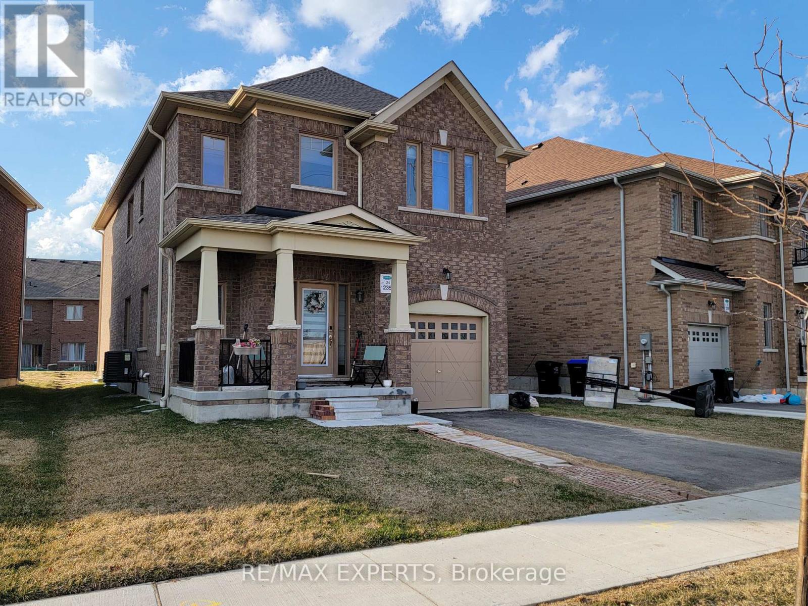 235 Heritage Street, Bradford West Gwillimbury (Bradford), Ontario  L3Z 4M6 - Photo 2 - N12448354