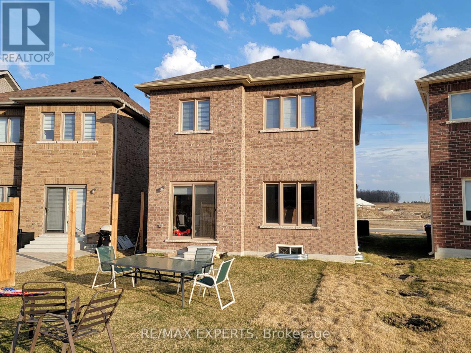 235 Heritage Street, Bradford West Gwillimbury (Bradford), Ontario  L3Z 4M6 - Photo 3 - N12448354