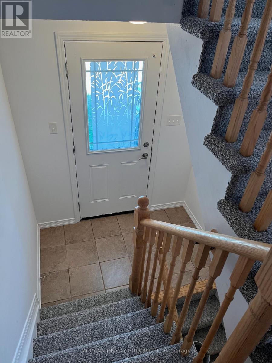 79 Franks Way, Barrie, Ontario  L4N 3J1 - Photo 3 - S12448344