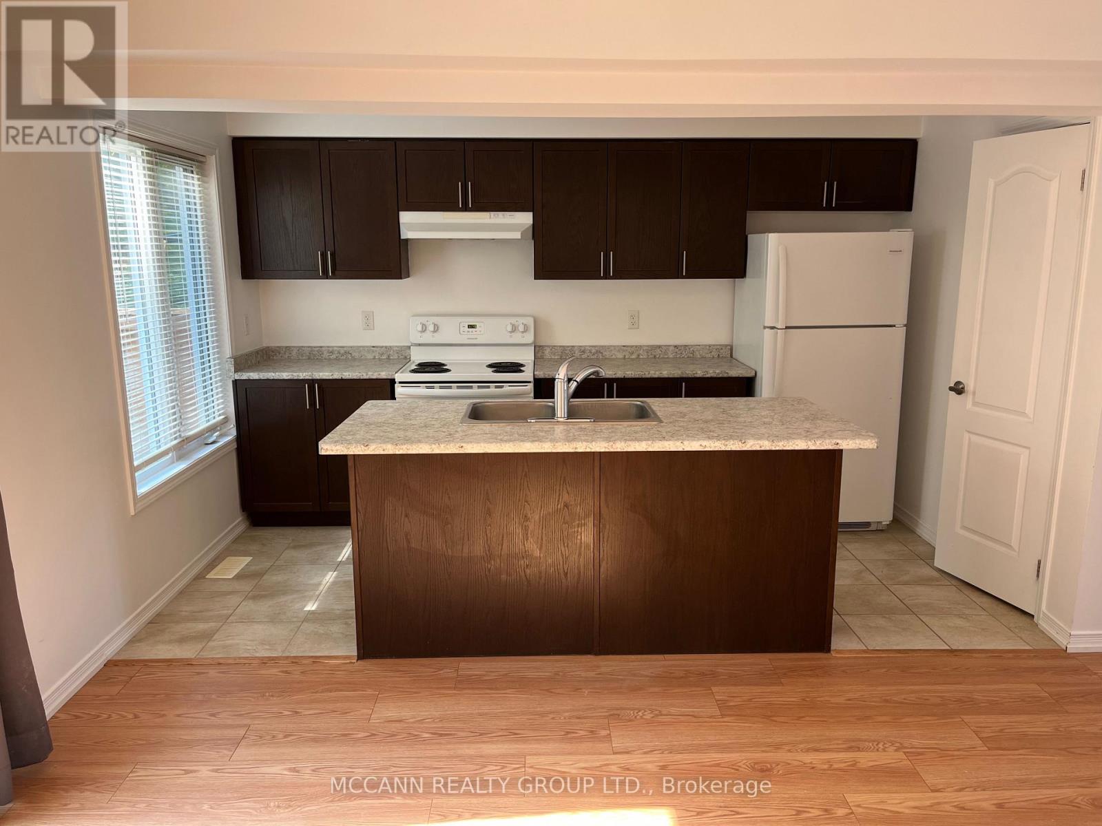 79 Franks Way, Barrie, Ontario  L4N 3J1 - Photo 8 - S12448344