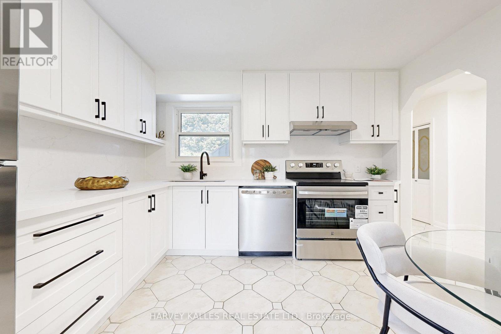 82 Acton Avenue, Toronto, Ontario  M3H 4H1 - Photo 6 - C12446620