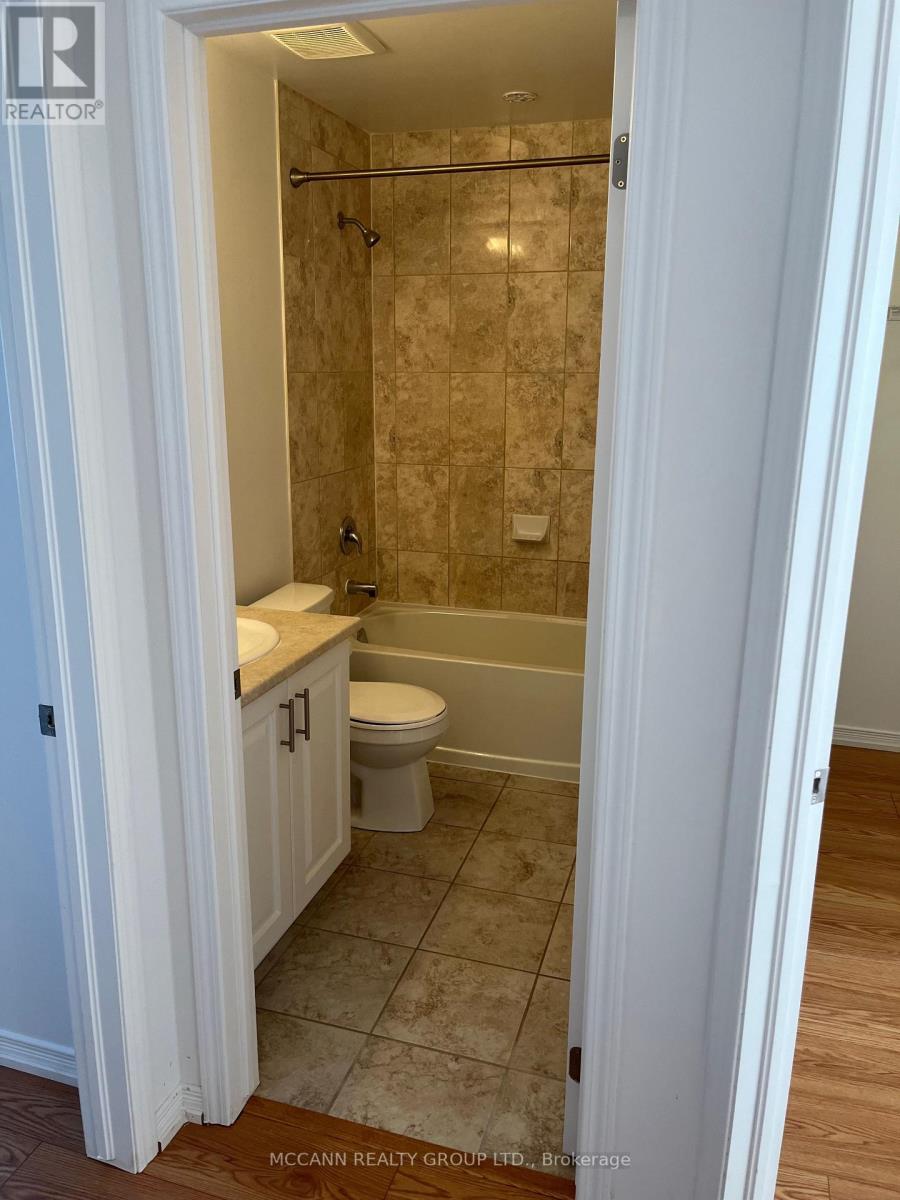 79 Franks Way, Barrie, Ontario  L4N 3J1 - Photo 14 - S12448344