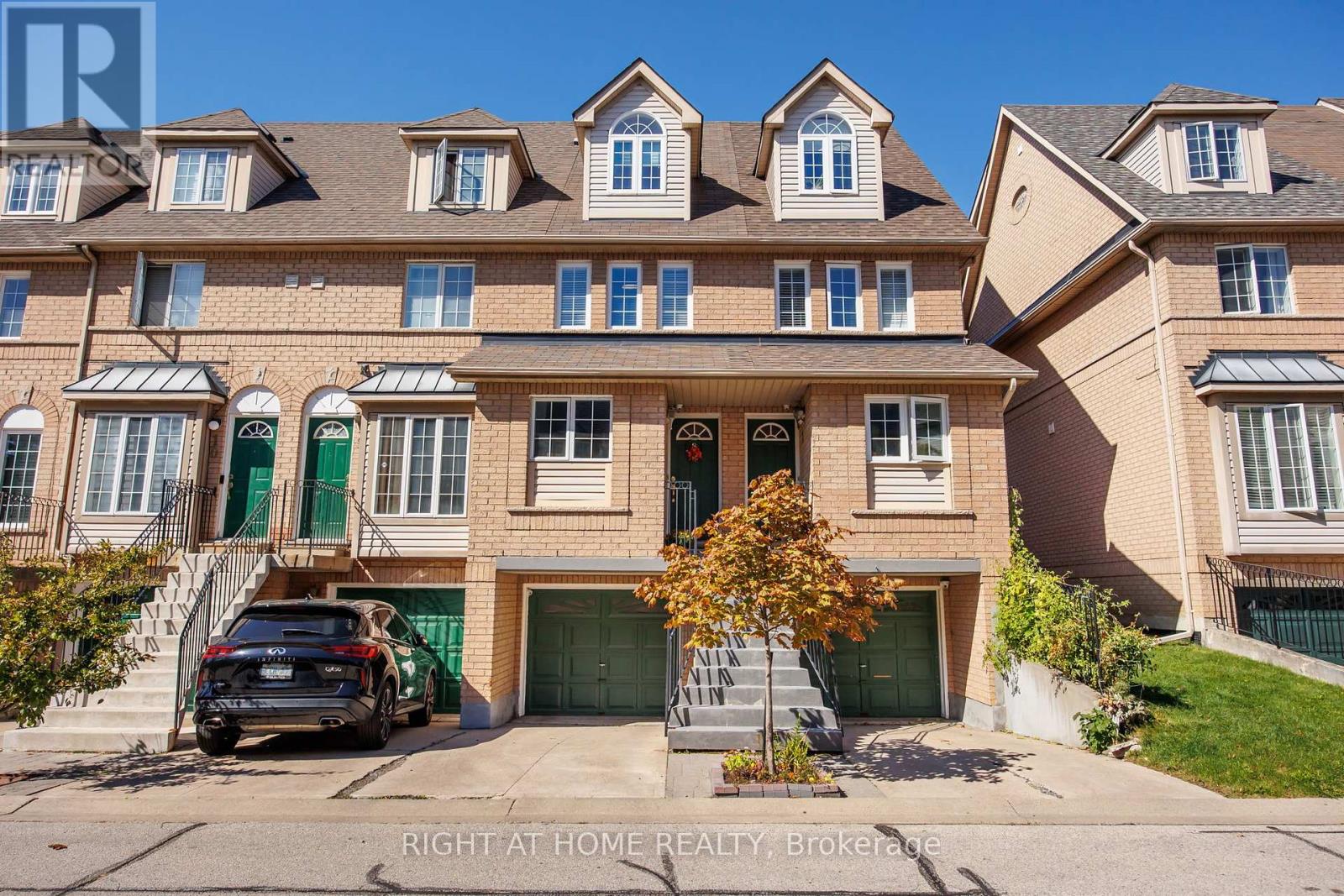 8 - 75 STRATHAVEN DRIVE, Mississauga, Ontario