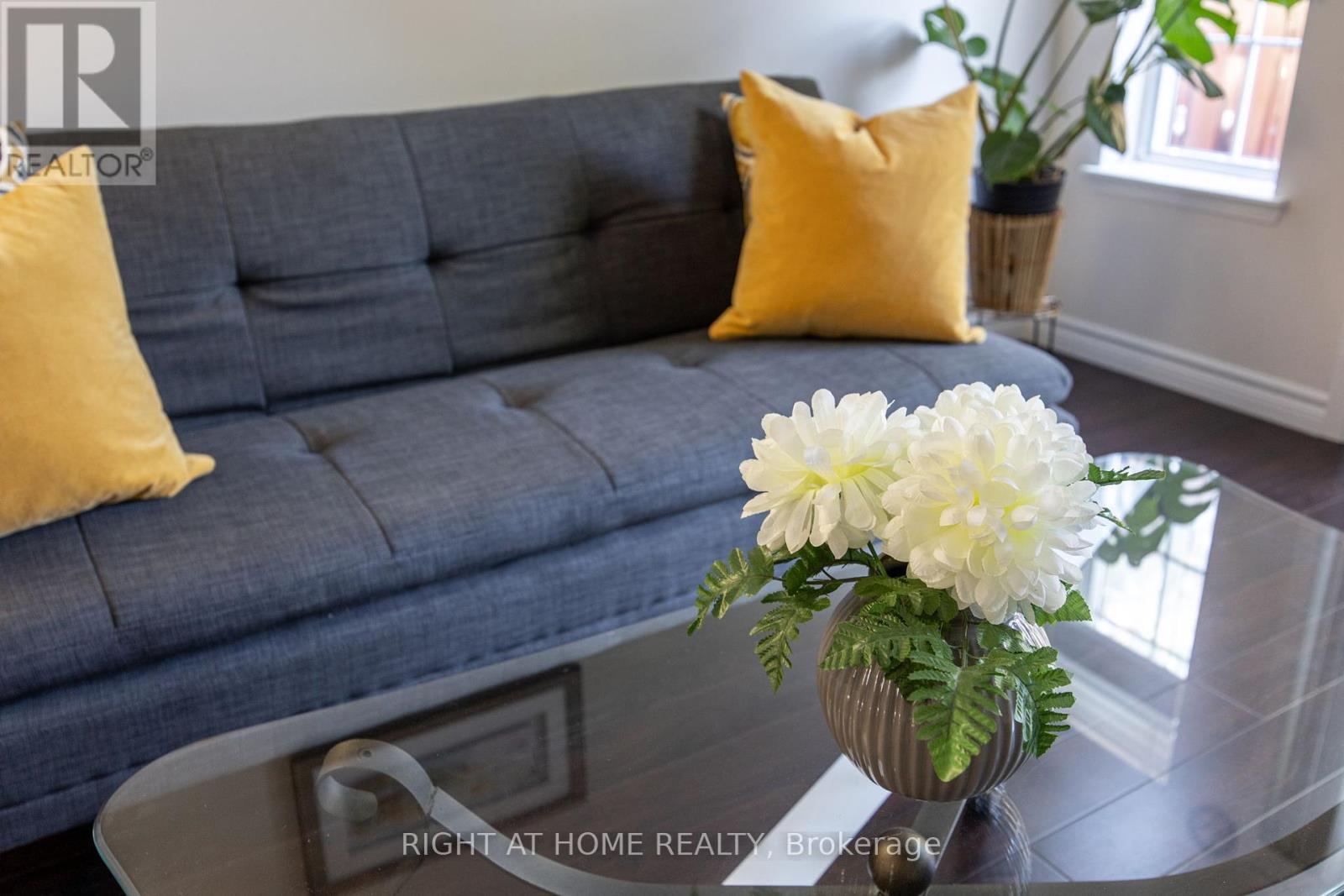 8 - 75 Strathaven Drive, Mississauga (Hurontario), Ontario  L5R 3W1 - Photo 10 - W12448341
