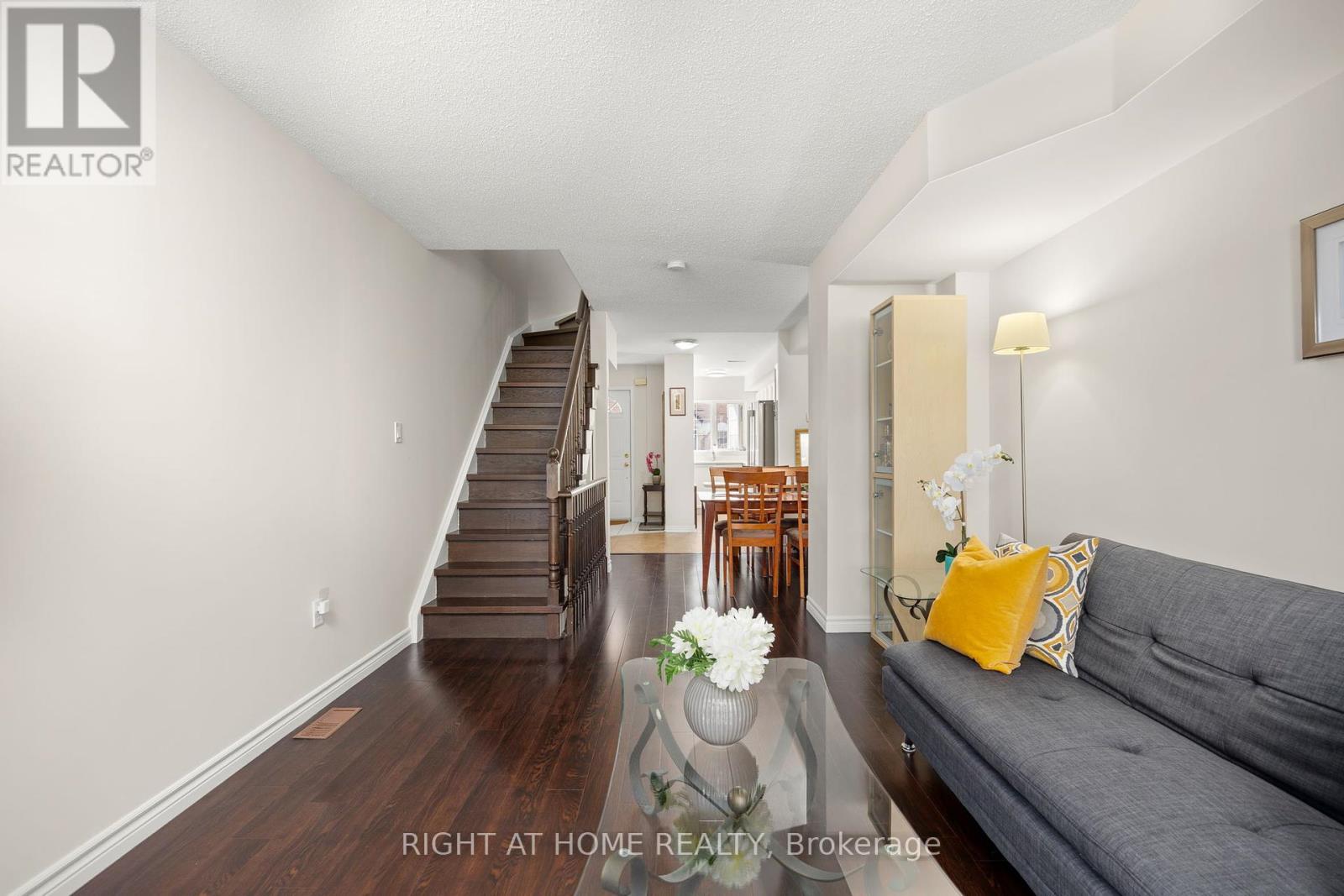 8 - 75 Strathaven Drive, Mississauga (Hurontario), Ontario  L5R 3W1 - Photo 11 - W12448341