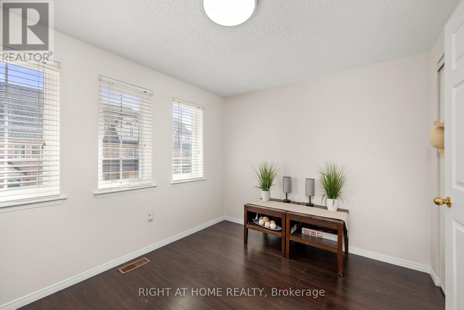 8 - 75 Strathaven Drive, Mississauga (Hurontario), Ontario  L5R 3W1 - Photo 13 - W12448341